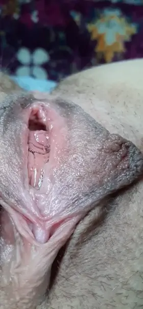 Nothing [f]ancy, just a slow Sunday morning drip all over the carpet 💕💦