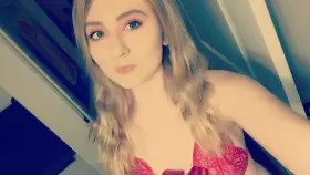 Does this red thing looks good on me? 🥰