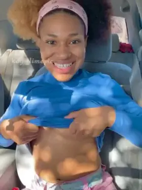 Showing them off in my car 😜💙