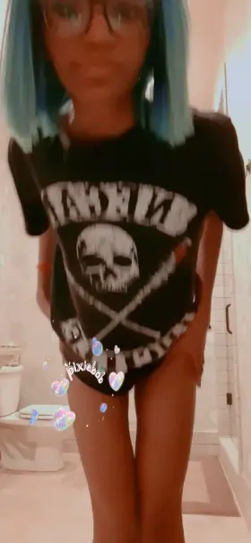 Does this qualify as slim thick? Actually wondering. 🥺