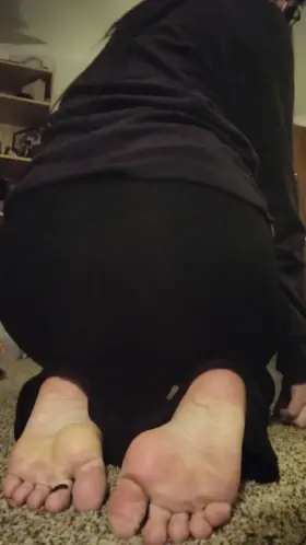 Does this sub like feet? 😋