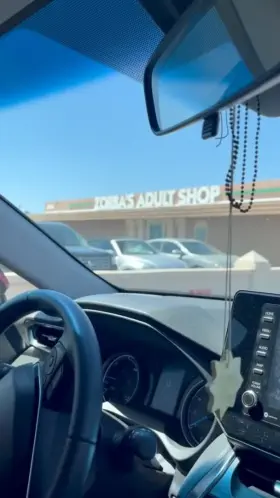 Housewife Knows where to go for lunch