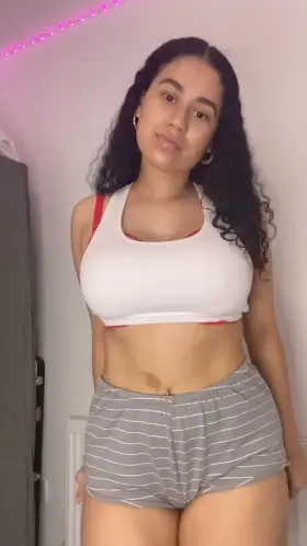 (F19) If even 4 guys would smash me, I‘ll celebrate and fuck myself💕