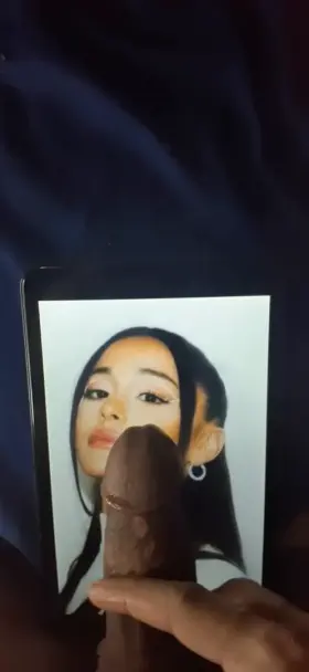 It's so satisfying covering Ariana's slutty face. Happy Valentine's Day you sexy bitch. 🍆