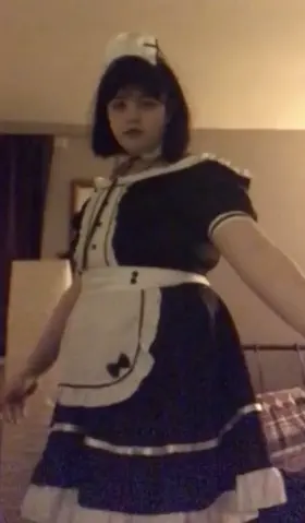 tell me exactly what you’d like to do to me, and i’ll send a video to whoever makes me cum 🥰