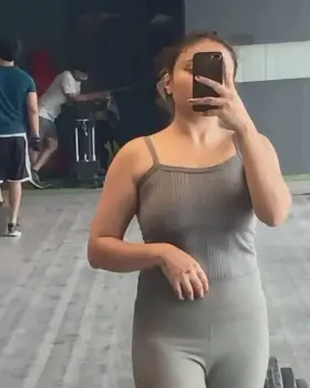 thats top is too tight!