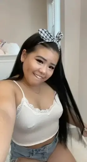 Ittybitty titty drop 😊