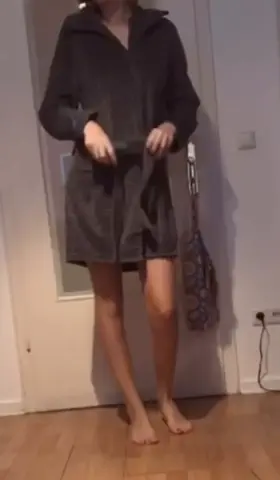 Idea for our first date? Bests direct messages get a free trial 😏🥰