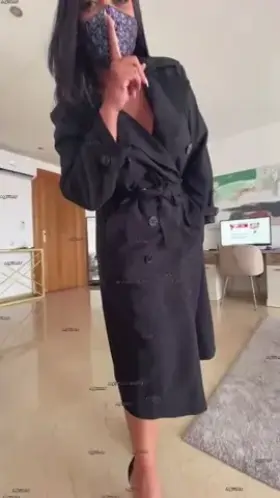 It’s the first time I go out naked under my coat 🤣😝👩🏽‍⚕️(f)