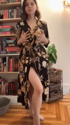 Robes aren’t meant to stay on 🤷🏻‍♀️✨