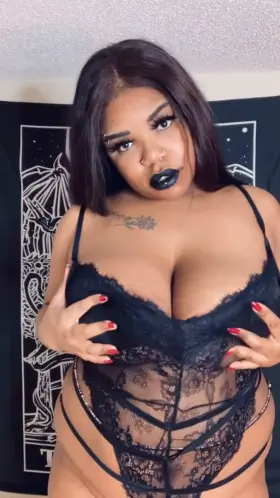 Soft and Jiggly 🖤🕸️