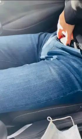 This horny MILF couldn’t keep her hands to herself in the car [video]
