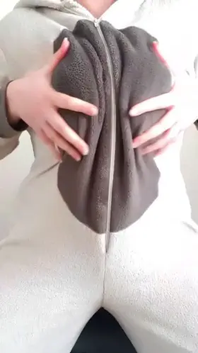 Onesie drop, a bit difficult but worth it once the titties were free (f) [oc] 🙈