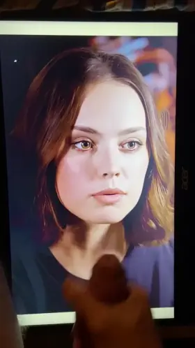 Another bud jerkin his big hard cock 4 Daisy Ridley and giving a huge cum tribute!!!!! She looks perfect covered in cum!! If u want 2 b fed celebs pics and porn vids like my buds and u can make vids with a second screen- public or private - add hertsgirls on K1k