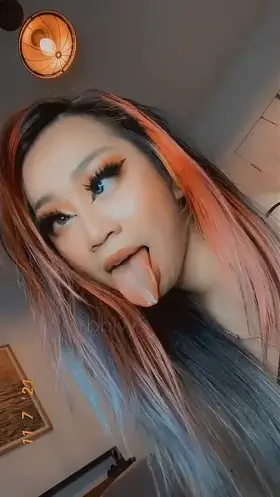 I wanna be someones cute lil waifu 🥰