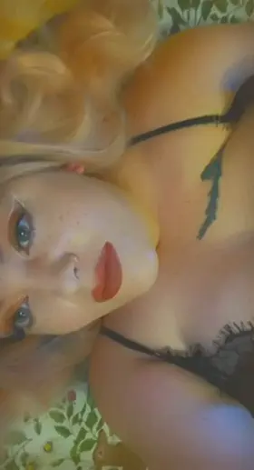 Hey daddy I’m waiting on my bedroom for you.