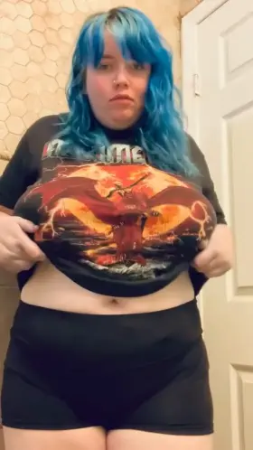 You like these natural JJ boobies?? 🥰 (OC)