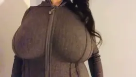 [Reveal] Love the way my sweater molds around my body