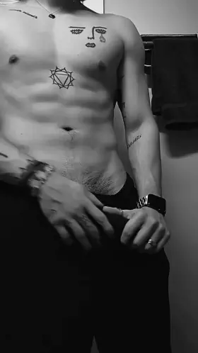 here’s my dick it’s kinda thick idk