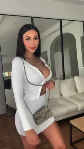 Shouts out to her surgeon |Annalese Milton