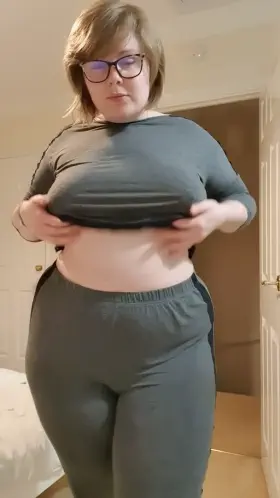 Hope you like my perky boobs dropping 🙊😘 26 (F)