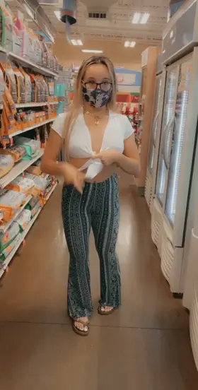 Flashing my boobs in public 🤪