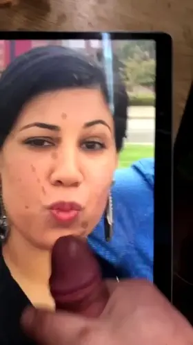 Shooting my cum on her pretty face