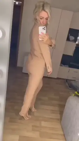 Spend this time with perky momma, do you like it? 殺?Follow the link