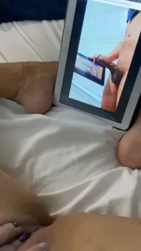 Jilling off to a tribute to her (reverse tribute)