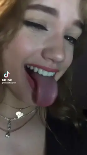 [discord] make me cum quick to sexy tongues and big tits 😩