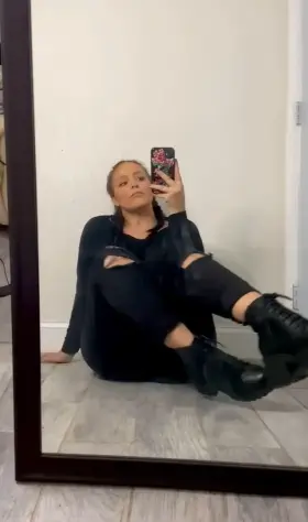 My all black wardrobe keeps my secret every day 😜