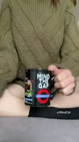 Mind the gap and enjoy your coffee today! ☀️☕️