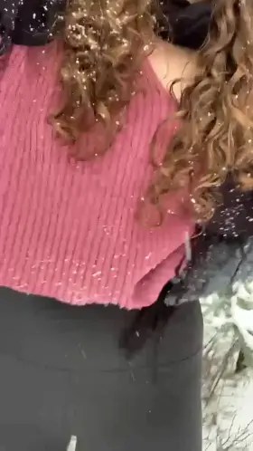 the snow won't stop me from showing you my tits 💗