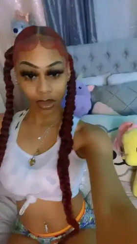 Oh god fuck is this tiktoker hot ? Dm me or comment if she’s fucking hot !!