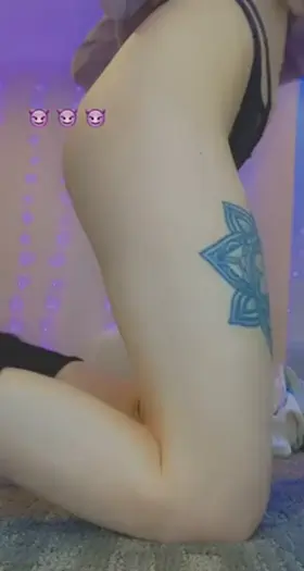 Would you fuck this cutie with glasses?!