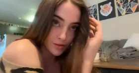 Come here babe! I'll go down and unbutton your pants giving you the best blowjob ever.🍆💦