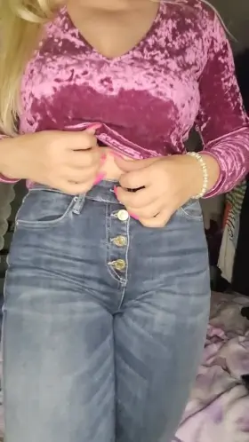 i rarely wear these jeans since they're so high waisted, but i really like how my ass looks in them