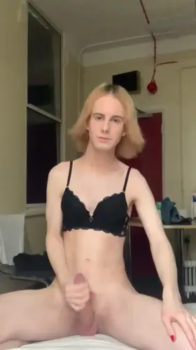 I love to play with my hard clit 🥺💦💦