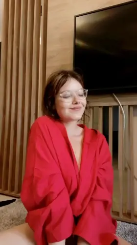 Small mouth, big lips, big boobs…