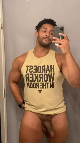 I don’t often show myself with my erect cock because it’s something you have to earn. 🤓