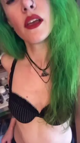 Happy Friday babes 😋