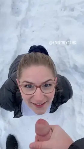 I LOVE getting my face covered in cum, especially in public 🥰