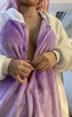 I'm going to a Sleepover Party today with my friends with all those cliches 💕 Do you approve my outfit?