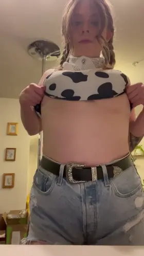 This shirt doesn’t leave much to the imagination 😜🥰