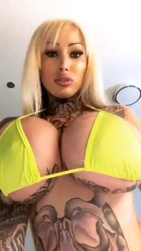 Anyone want to play as a tattooed blonde bimbo? Kik: MegaHungRP
