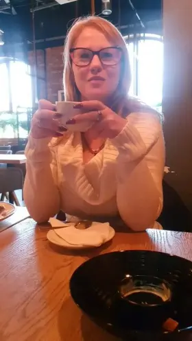 I really like going to restaurants when I don't know, for example, when the waiter will surprise me, or where the cameras are. What do you think, did they catch me? Well, yes, but I gave a big tip...heh