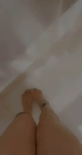 Who wants to cum shower with me💕