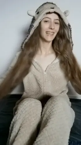 Describe me with 2 emojis!