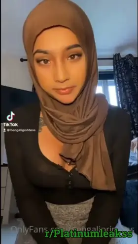 Hijabi babe Gonewild 👅💦