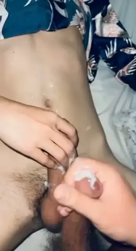 Twink cum 👅